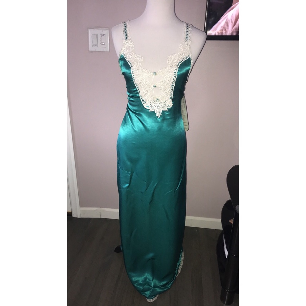 Vintage Négligée  night gown